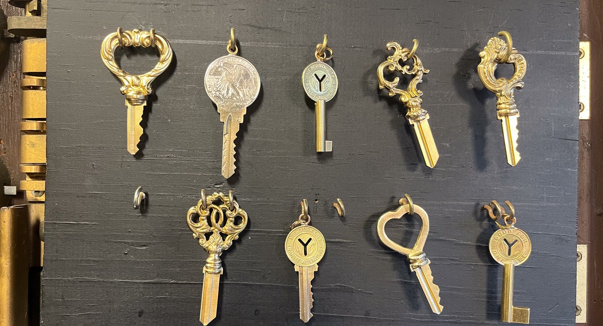 16 ideas for holiday gifts that scream New York City