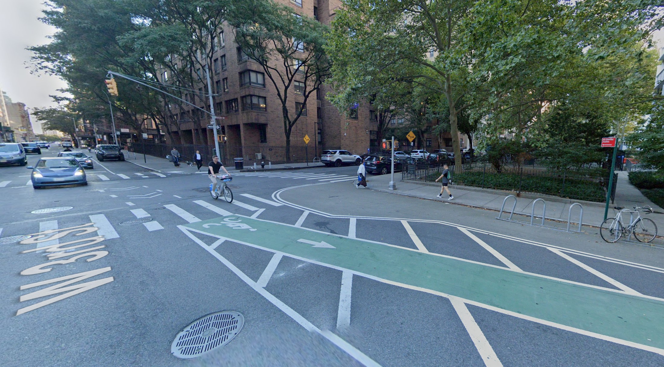 Driver fleeing police strikes cyclist in Manhattan bike lane, NYPD says